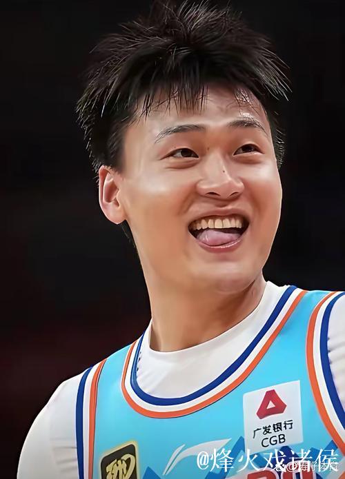 宋翔:赵睿与球队的合练非常少,周琦&雷蒙依然处于疲劳状态 宋翔:赵睿与球队的合练非常少,周琦&雷蒙依然处于疲劳状态